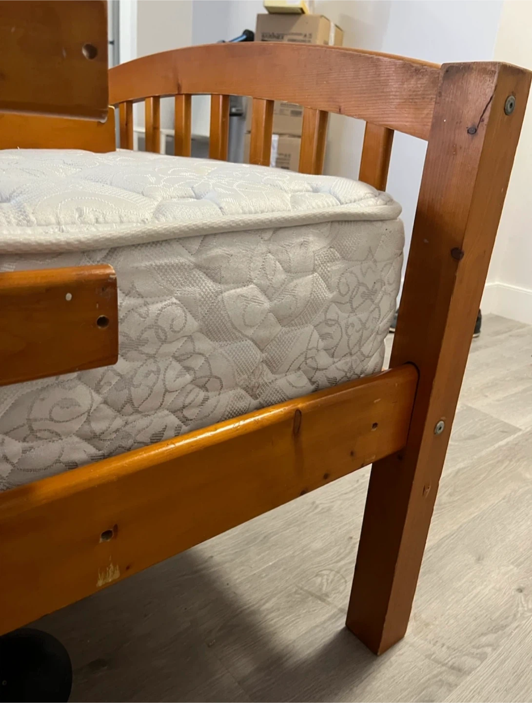 single bed - photo 4