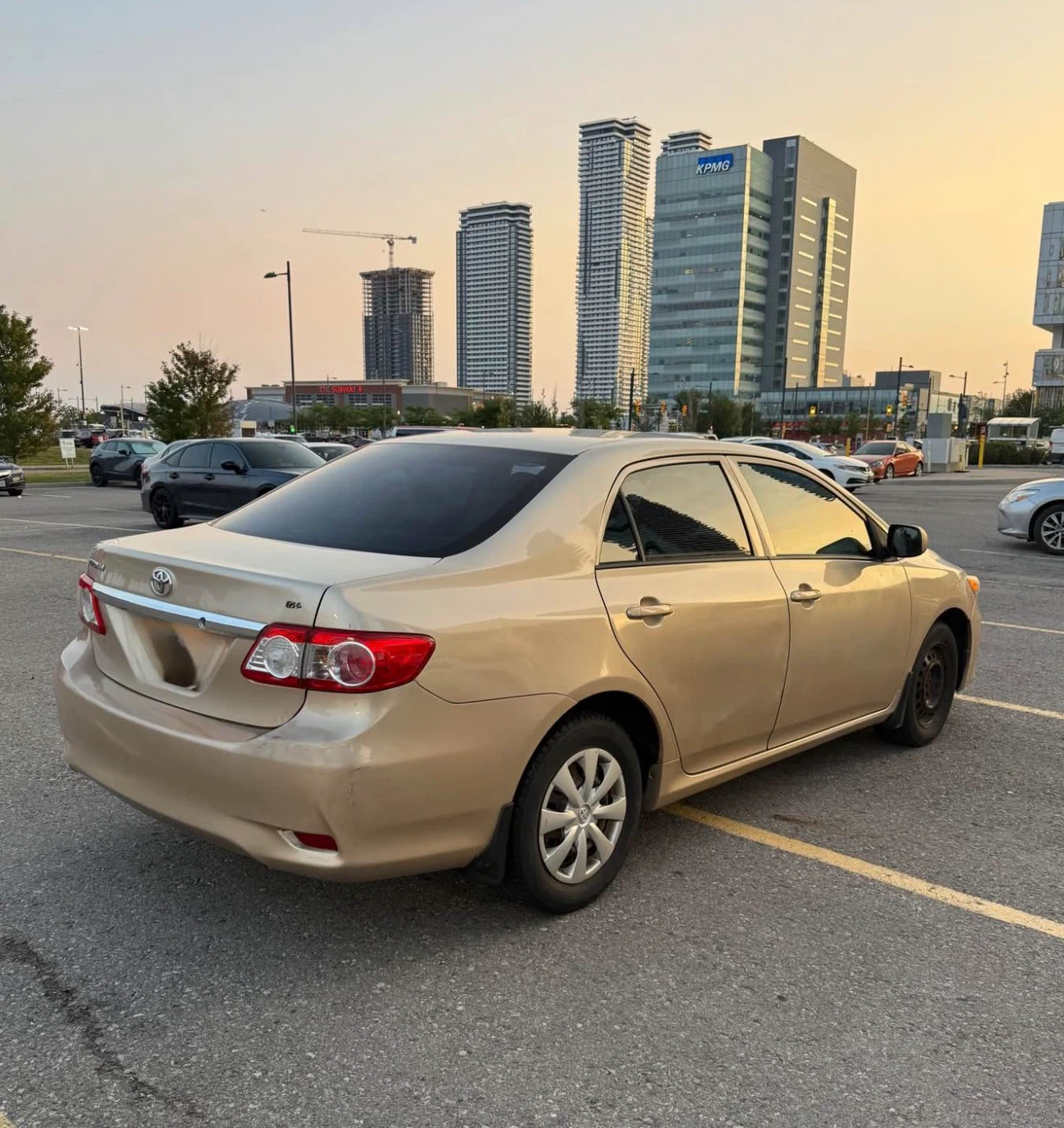 Toyota Corolla LE Sedan - photo 3