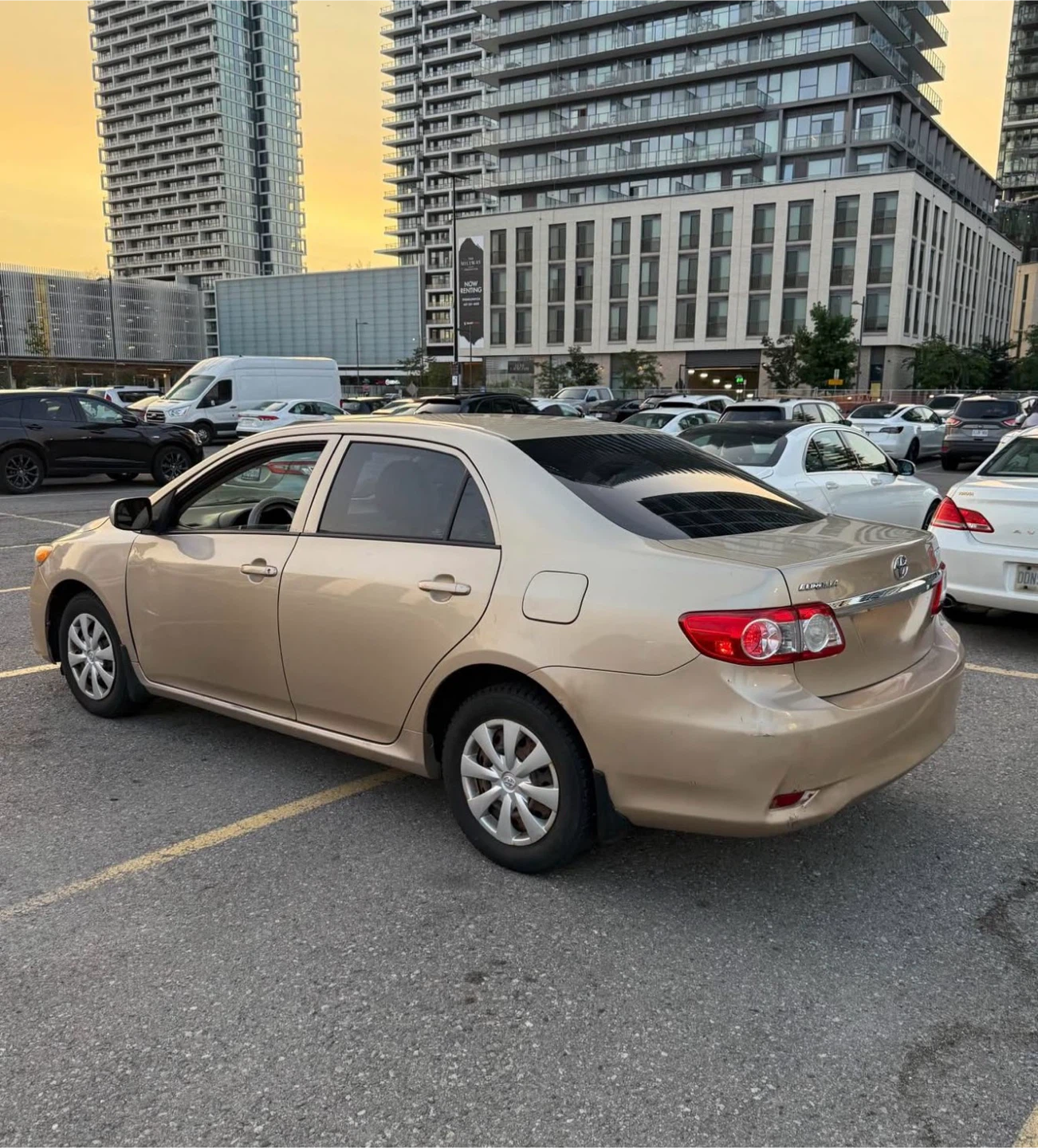 Toyota Corolla LE Sedan - photo 4