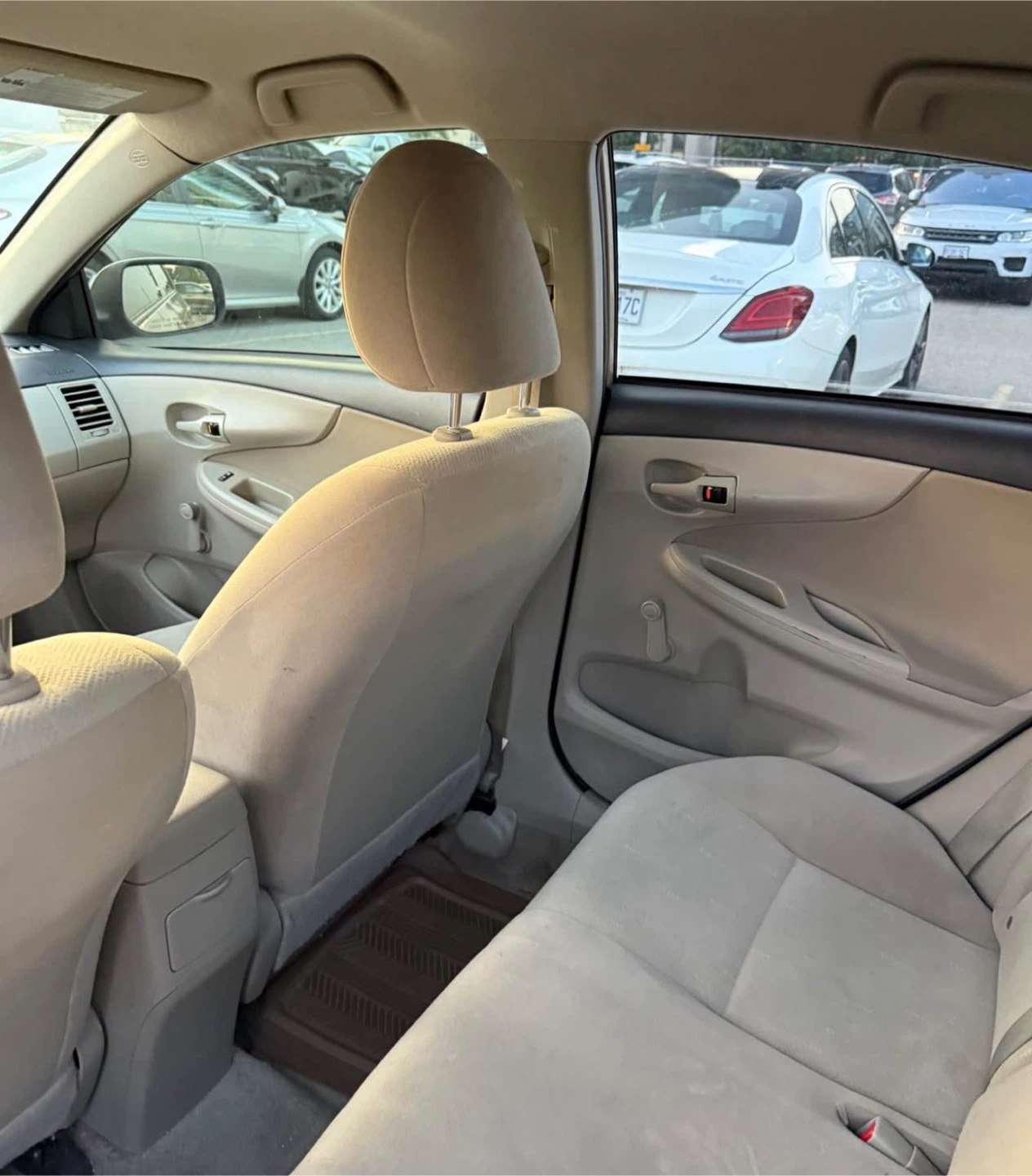 Toyota Corolla LE Sedan - photo 5