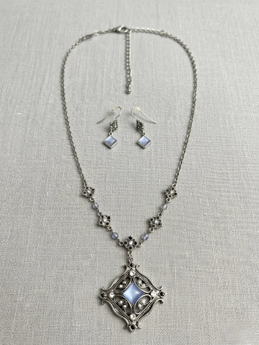 Vintage 1974 Avon Necklace and Earring set