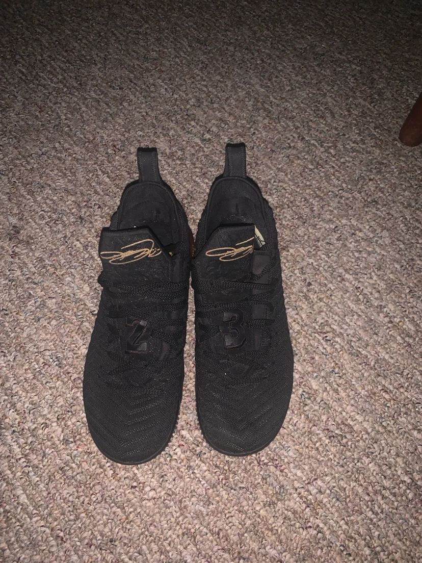 Nike LeBron 16 "Big King" basketball shoes