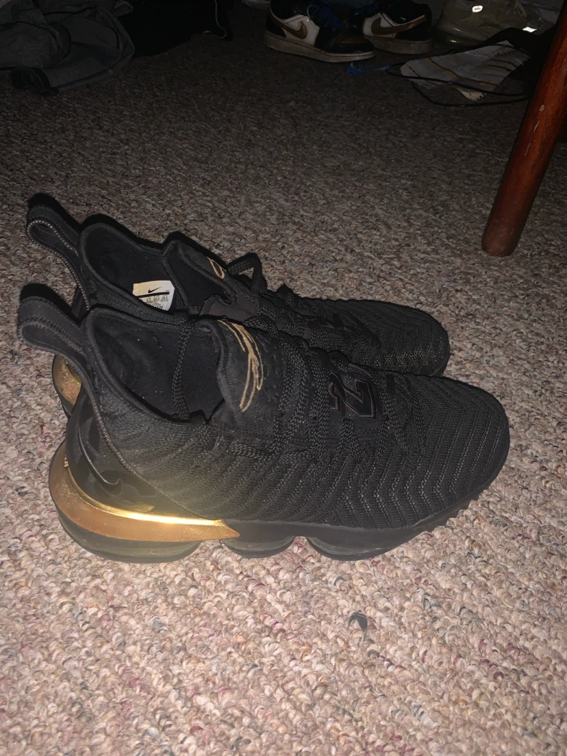 Nike LeBron 16 "Big King" basketball shoes - photo 2