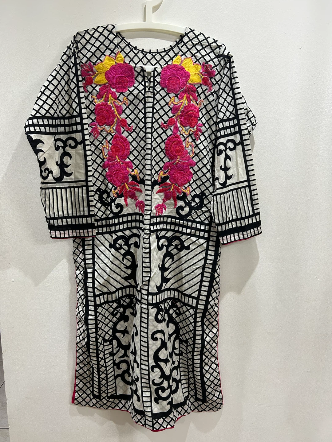 Embroidered Lawn Suit with Dupatta - photo 2