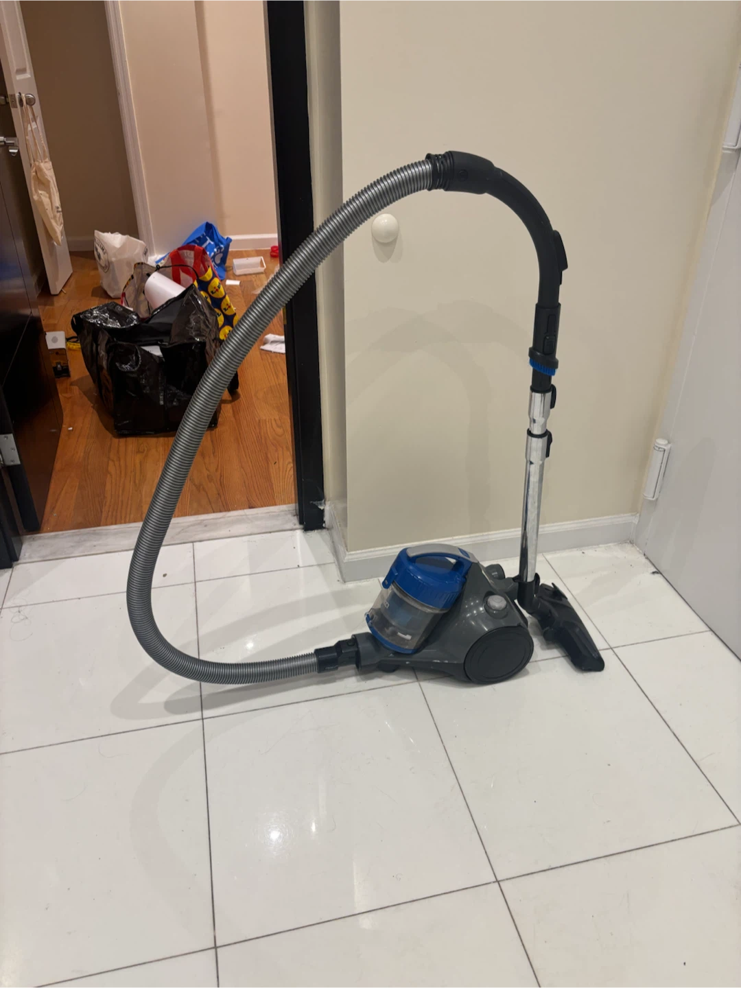 Eureka Vacuum Cleaner - photo 2
