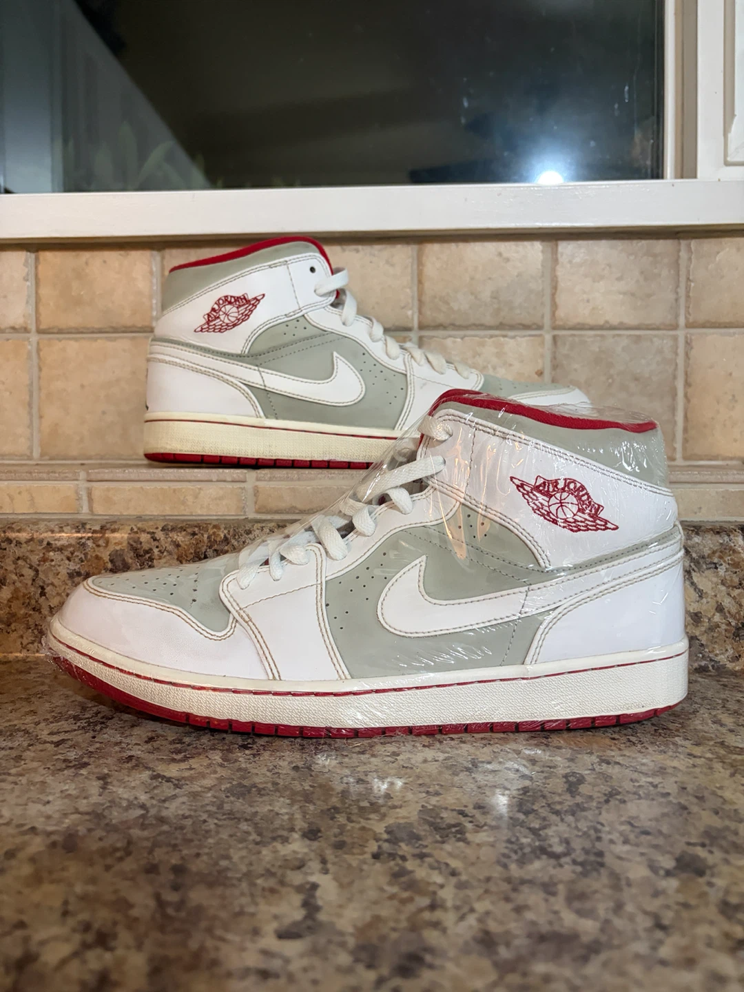 Air Jordan 1 Mid SE Hare Sneakers