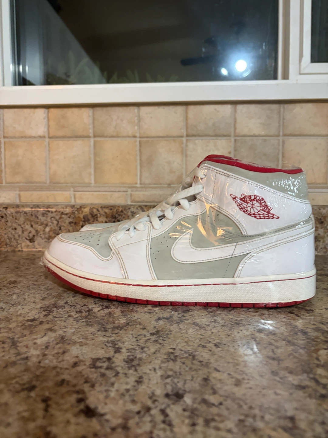 Air Jordan 1 Mid SE Hare Sneakers - photo 3