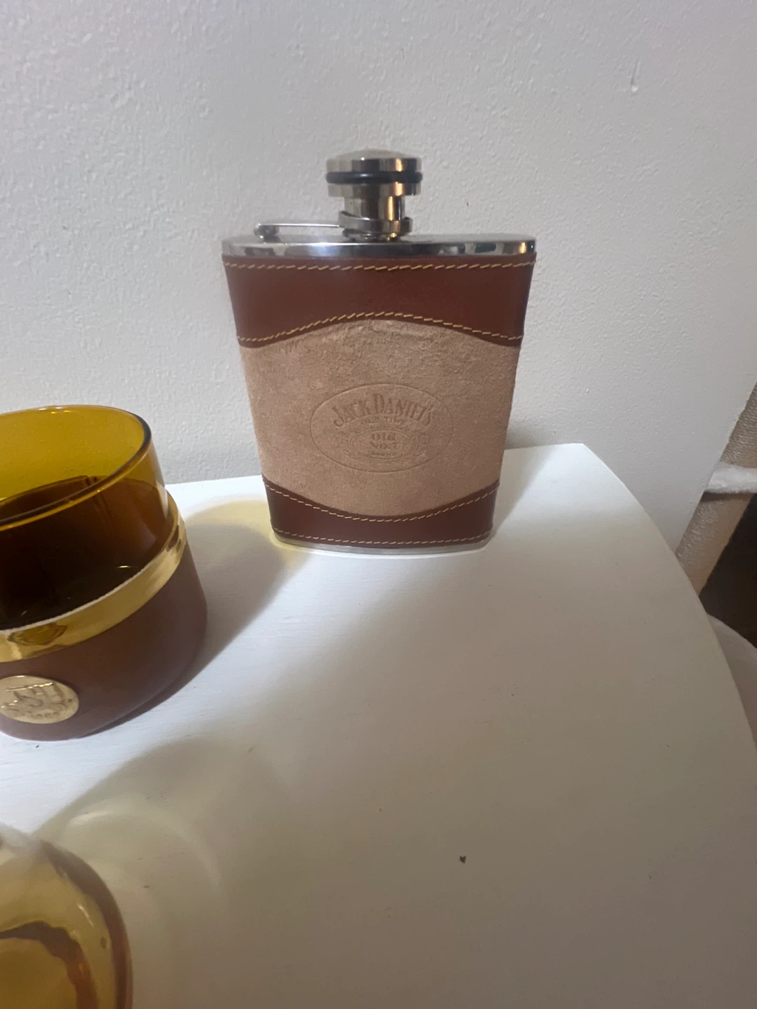 Vintage MCM Barware Lot – 6 Amber Glasses & Jack D Leather Flask - photo 2