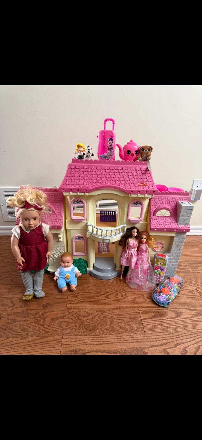 Giant Doll House with Dolls, Barbies and Toys