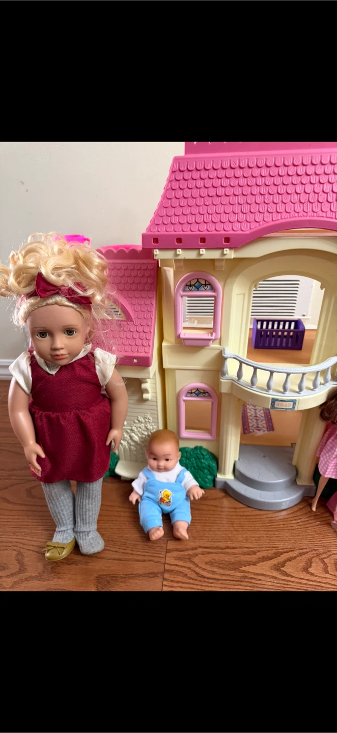 Giant Doll House with Dolls, Barbies and Toys - photo 3