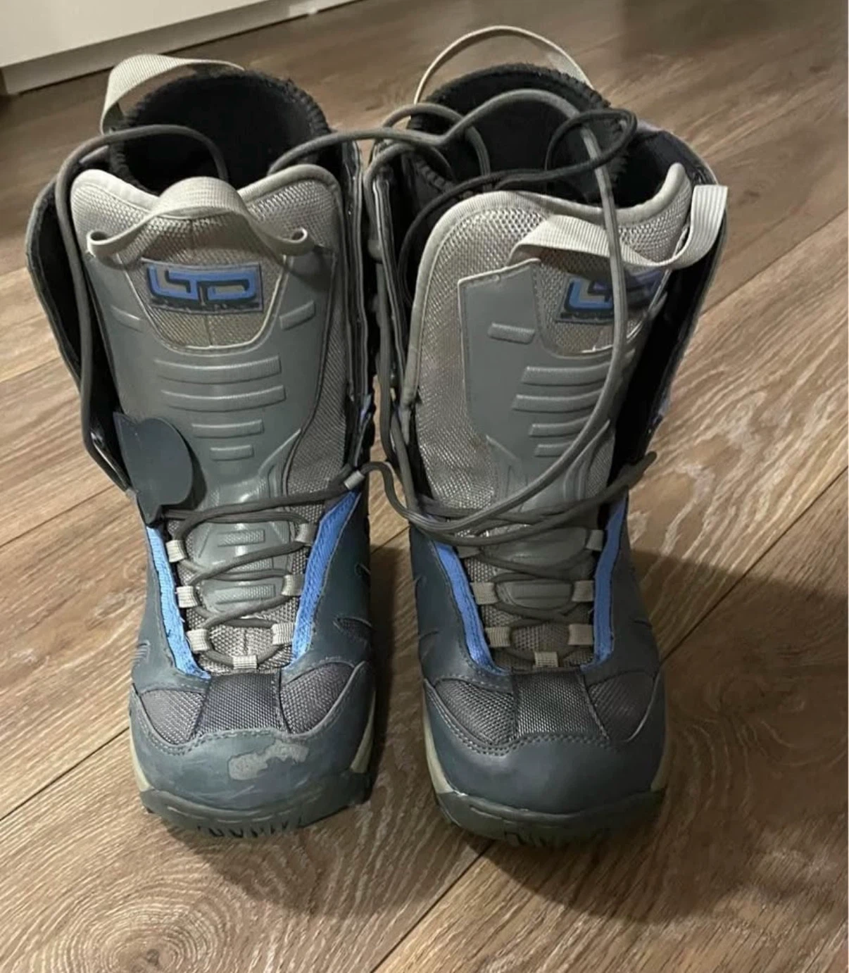 Snowboard boots