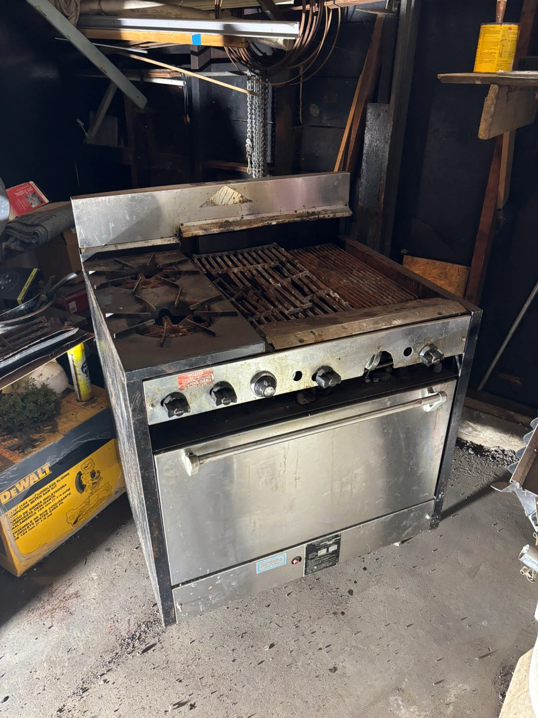 Commercial Gas Range with Griddle and Oven