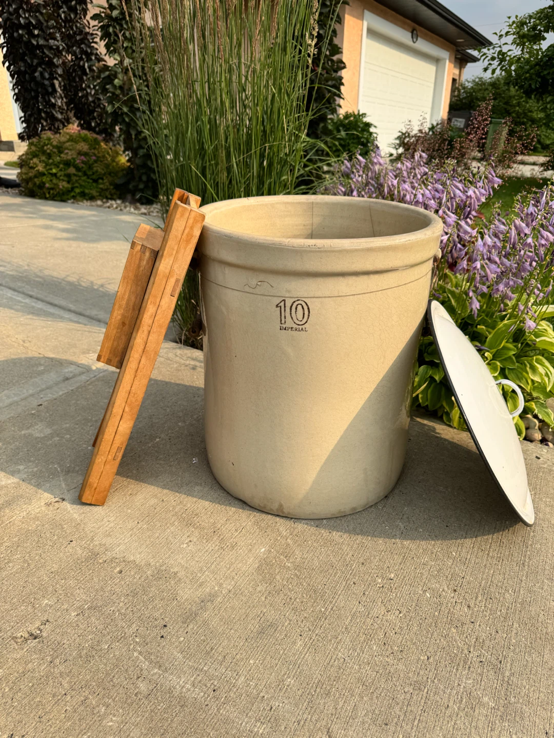 Imperial 10-Gallon Crock with Lid and Wooden Grater