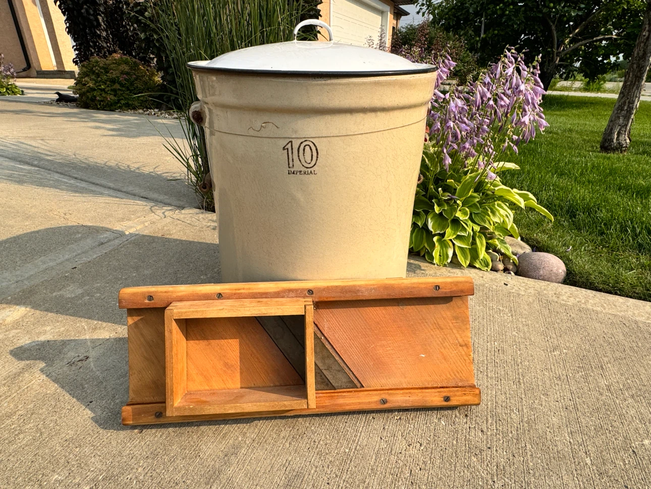 Imperial 10-Gallon Crock with Lid and Wooden Grater - photo 2