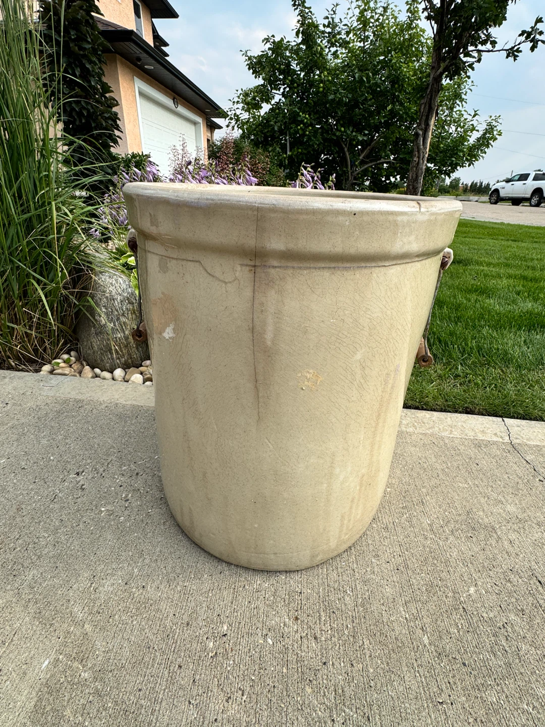 Imperial 10-Gallon Crock with Lid and Wooden Grater - photo 4