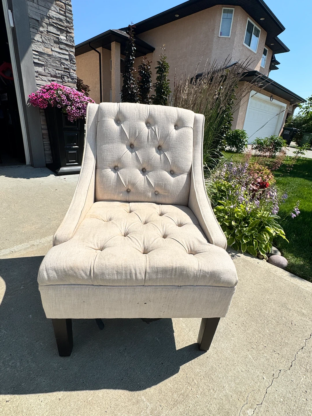 Tufted Accent Chair - Light Beige Linen