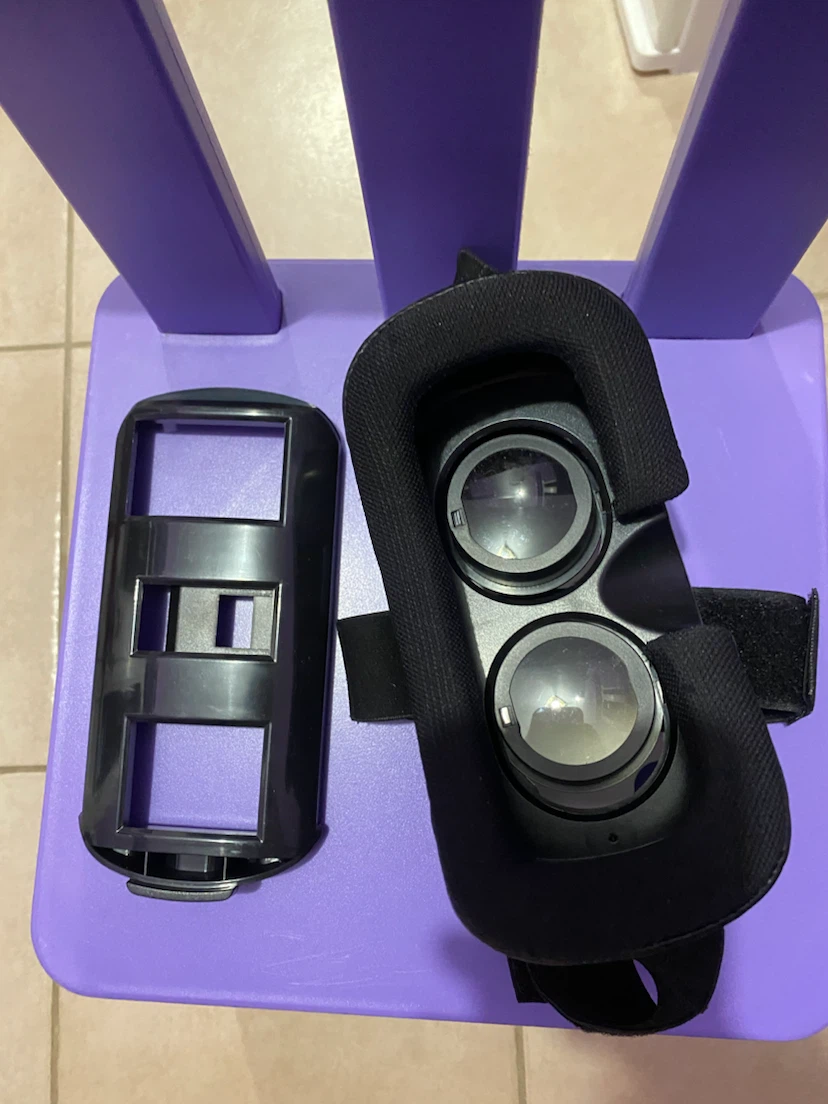 Virtual Reality Headset with Phone Holder - photo 2