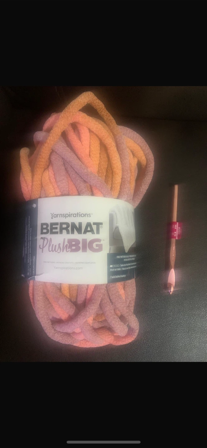 Bernat Plush Big Yarn - Ombre Coral