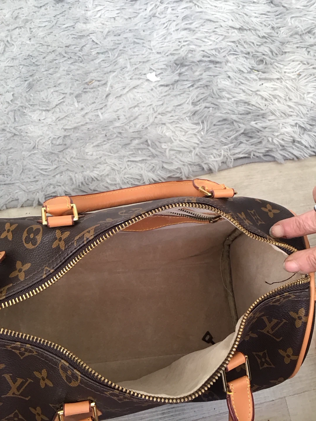 Louis Vuitton Speedy 30 Monogram Canvas Handbag - photo 3