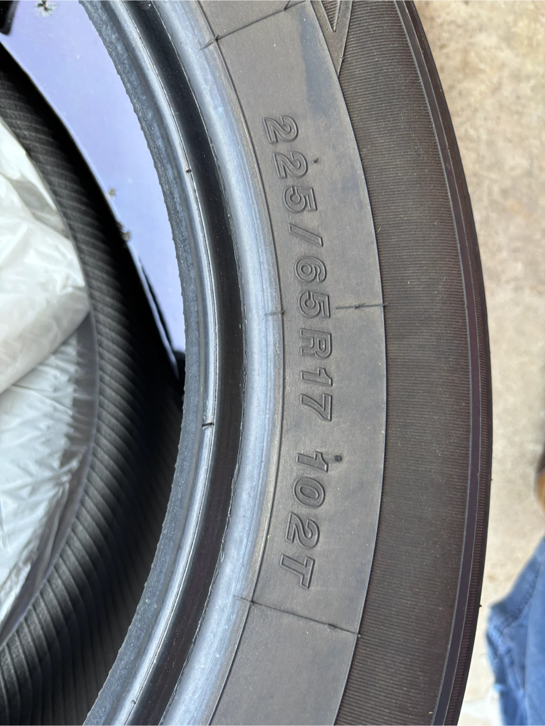 Yokohama AVID S33 225/65R17 102T Tire - photo 2