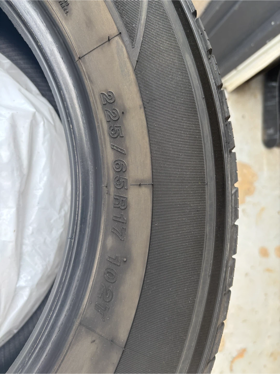 Yokohama AVID S33 225/65R17 102T Tire - photo 4