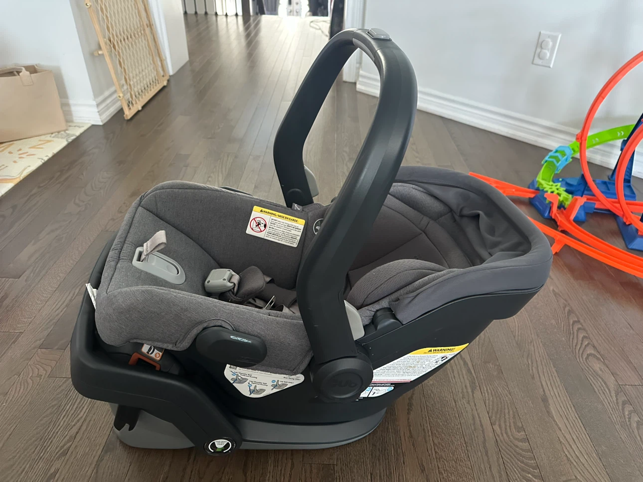 UPPAbaby Mesa V2 Infant Car Seat + Base – Like New - photo 2
