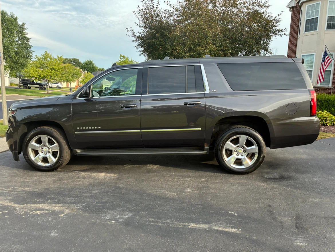 2016 Chevrolet Suburban LT - 141025 Miles - photo 4