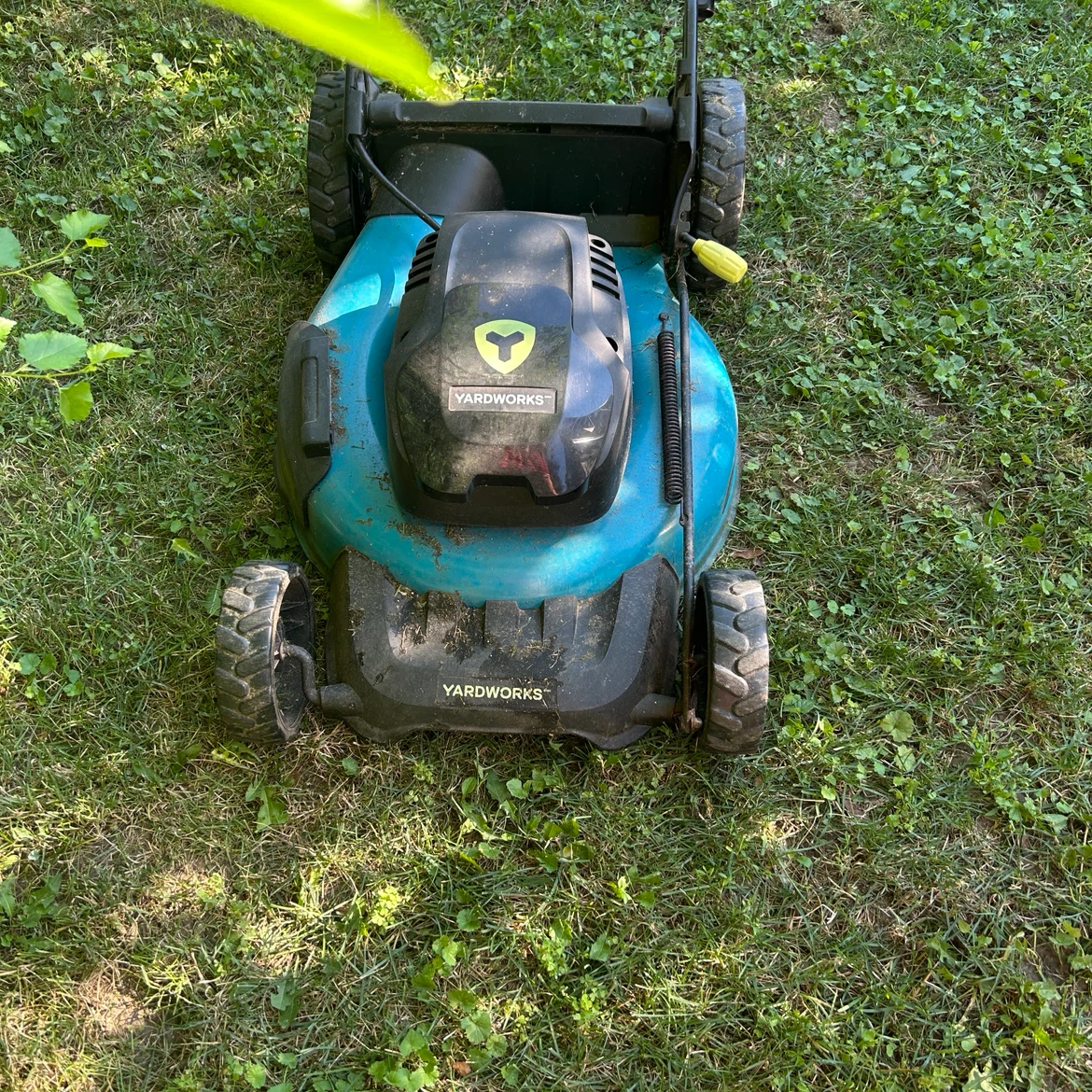 Yardworks Cordless Electric Lawn Mower - photo 2