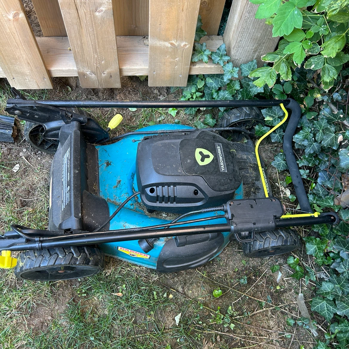 Yardworks Cordless Electric Lawn Mower - photo 3