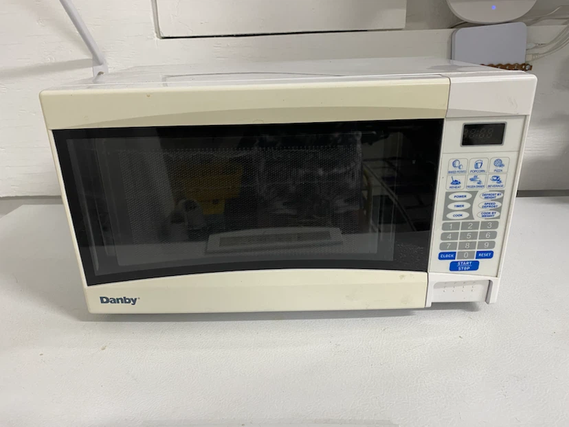Danby White Microwave Oven