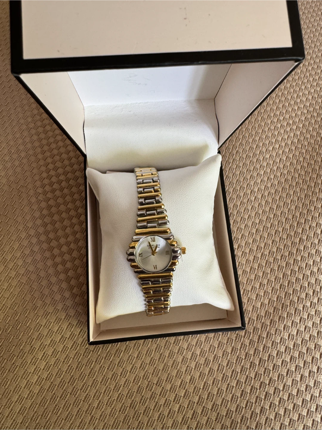 Gold / Siver women's watch & A very fine quality jewelry.