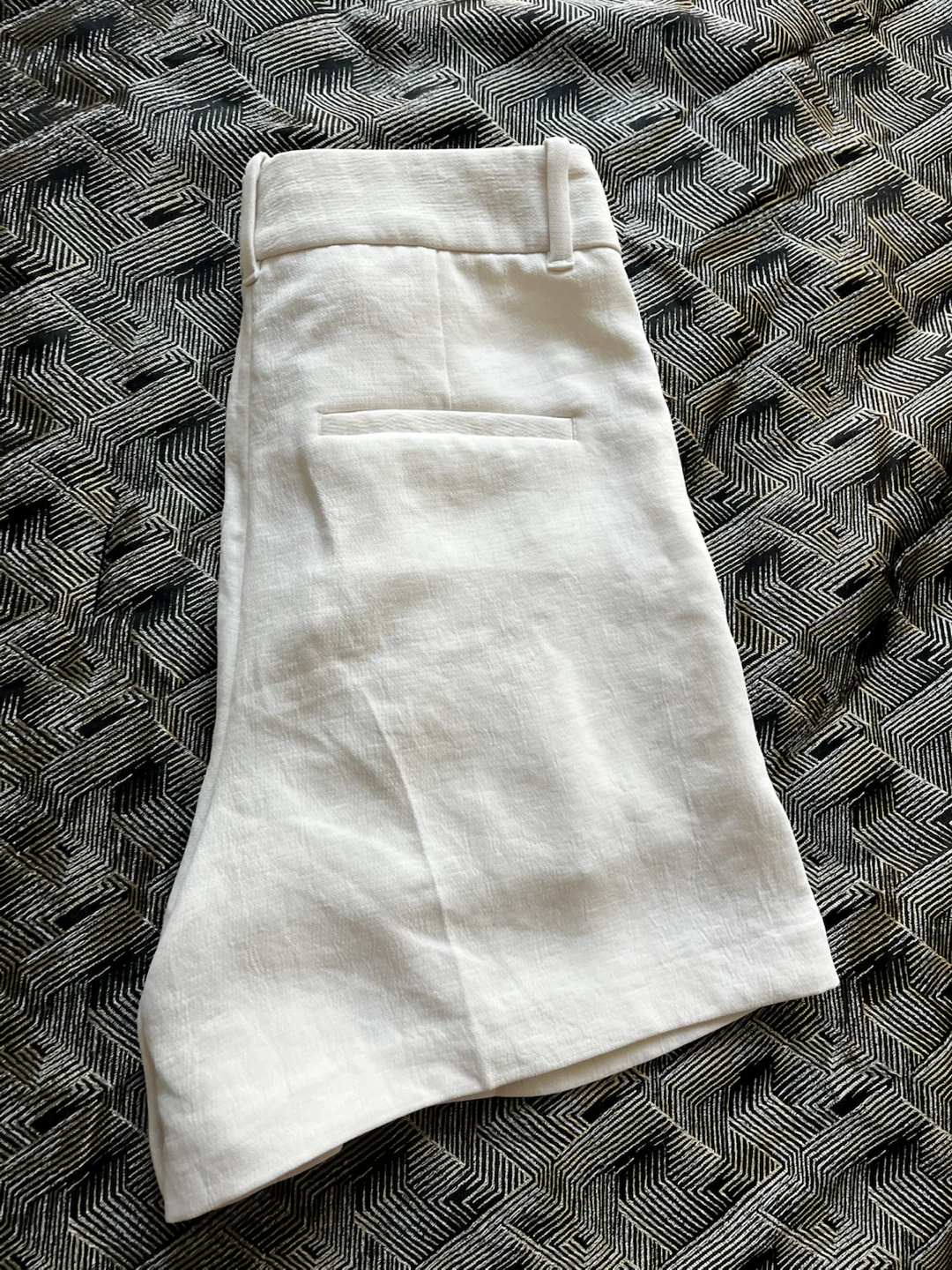 Aritzia The Effortless Short White Size 8 - photo 3
