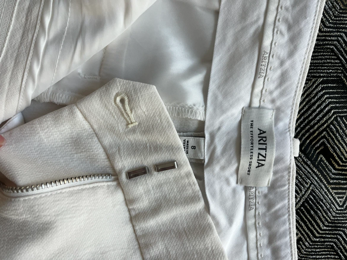 Aritzia The Effortless Short White Size 8 - photo 4