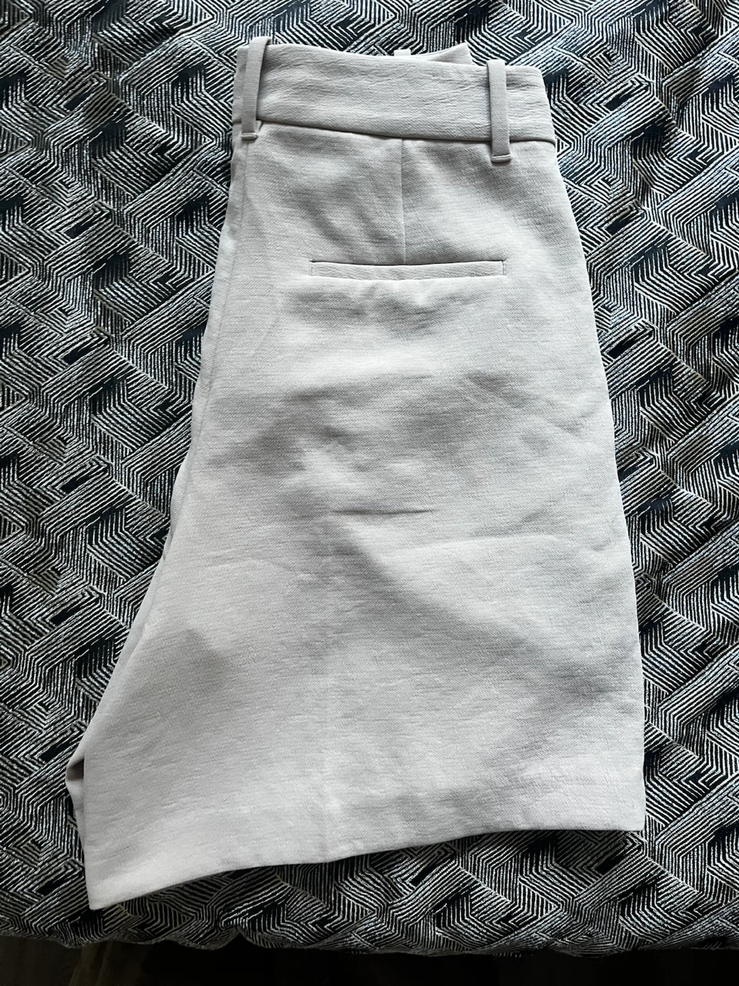 Aritzia The Effortless Shorts Size 8 Beige - photo 3