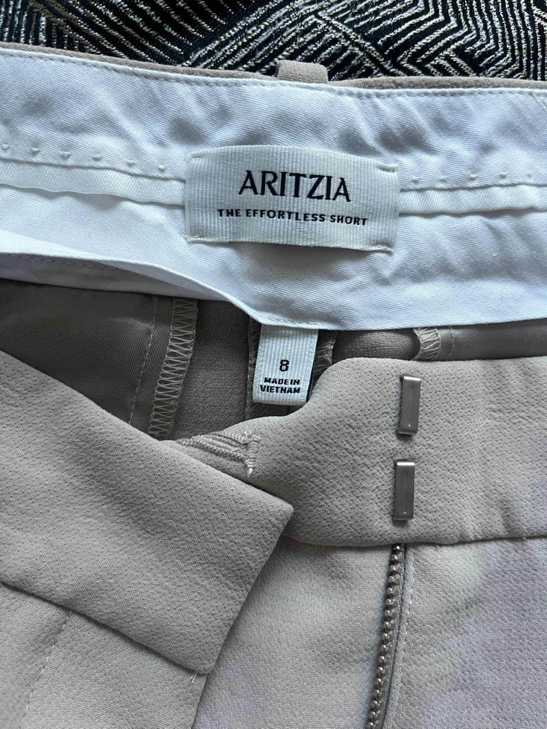 Aritzia The Effortless Shorts Size 8 Beige - photo 4