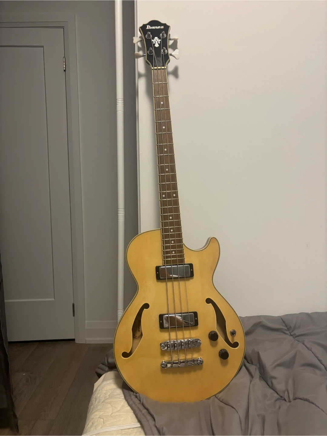 Ibanez AGB200 NT Electric Bass Guitar - photo 3