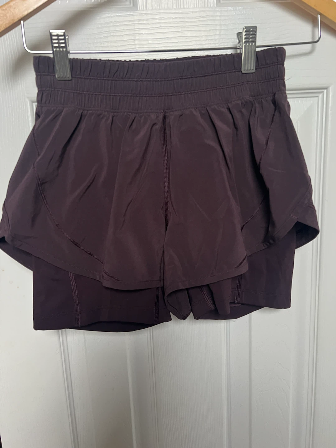 Size 4 lululemon shorts with pockets