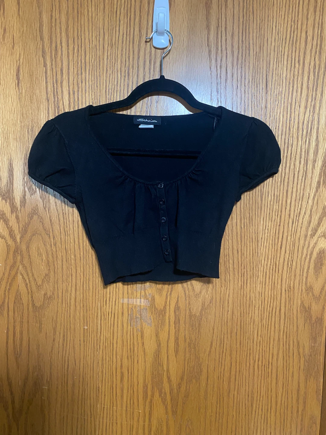 Black Cropped Scoop-Neck Button-Front cardigan