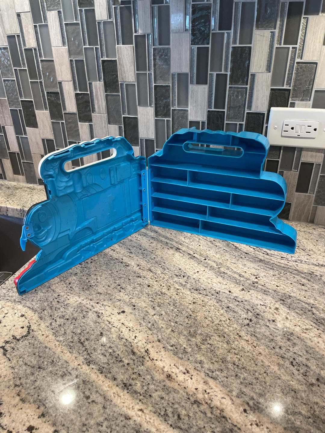 Thomas the Tank Engine Train Case with 8 Toy Trains - photo 2