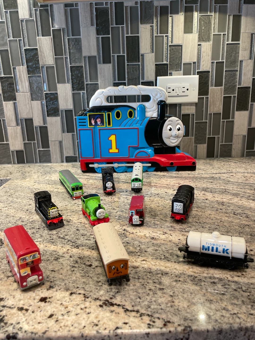 Thomas the Tank Engine Train Case with 8 Toy Trains - photo 3