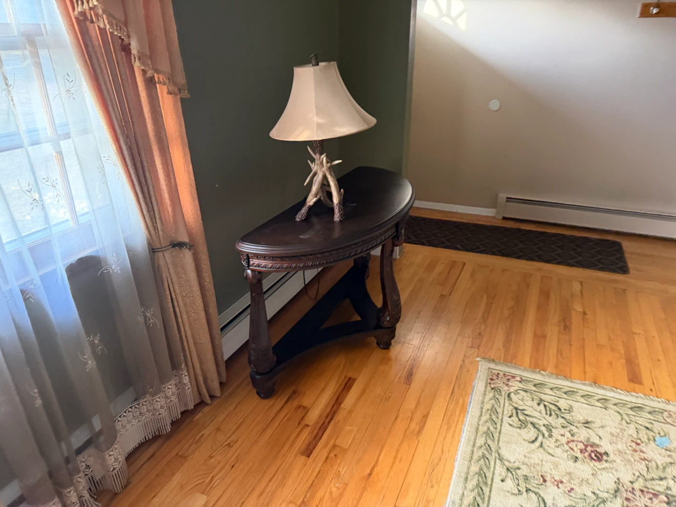 Vintage Ornate Wood End Table - photo 4
