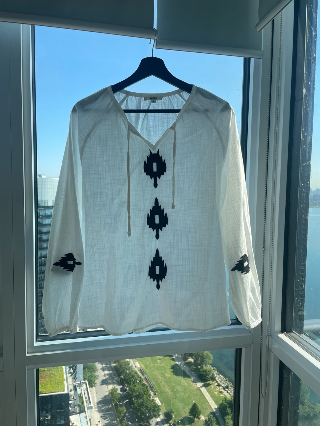 White Linen Blend Embroidered Boho Blouse – Size M (Fits Large)