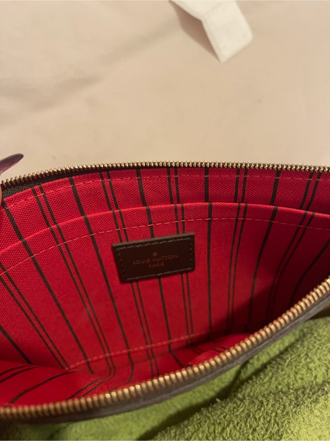 Louis Vuitton Neverfull Pouchette Damier Ebene Rouge - photo 2