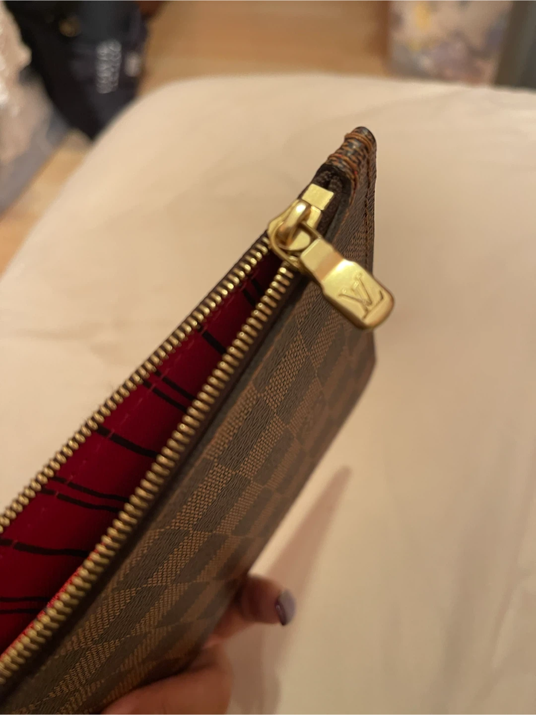 Louis Vuitton Neverfull Pouchette Damier Ebene Rouge - photo 3