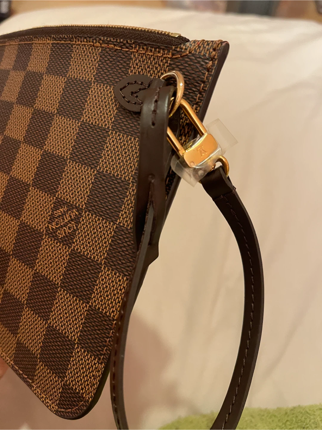 Louis Vuitton Neverfull Pouchette Damier Ebene Rouge - photo 4