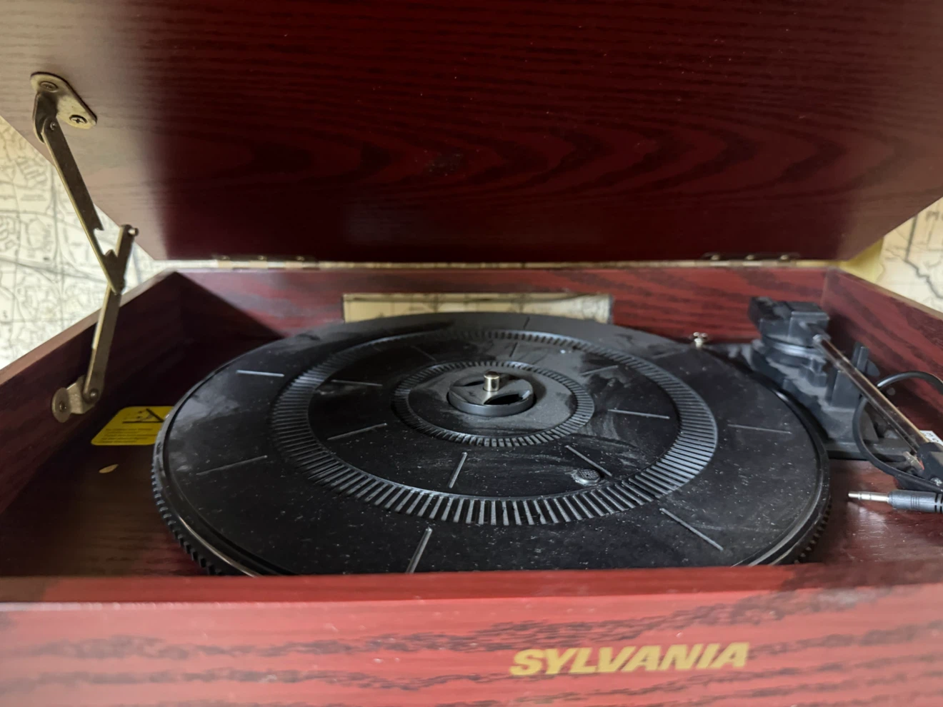 Sylvania Record Player with Built-in Speakers - photo 2
