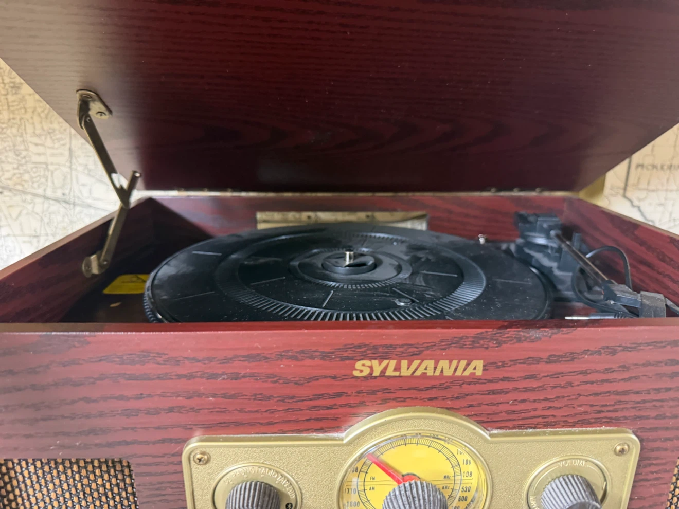 Sylvania Record Player with Built-in Speakers - photo 3