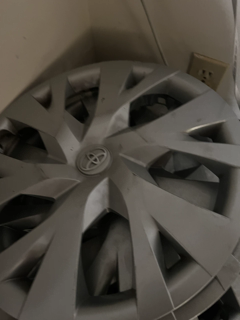 OEM Toyota hub caps - photo 3