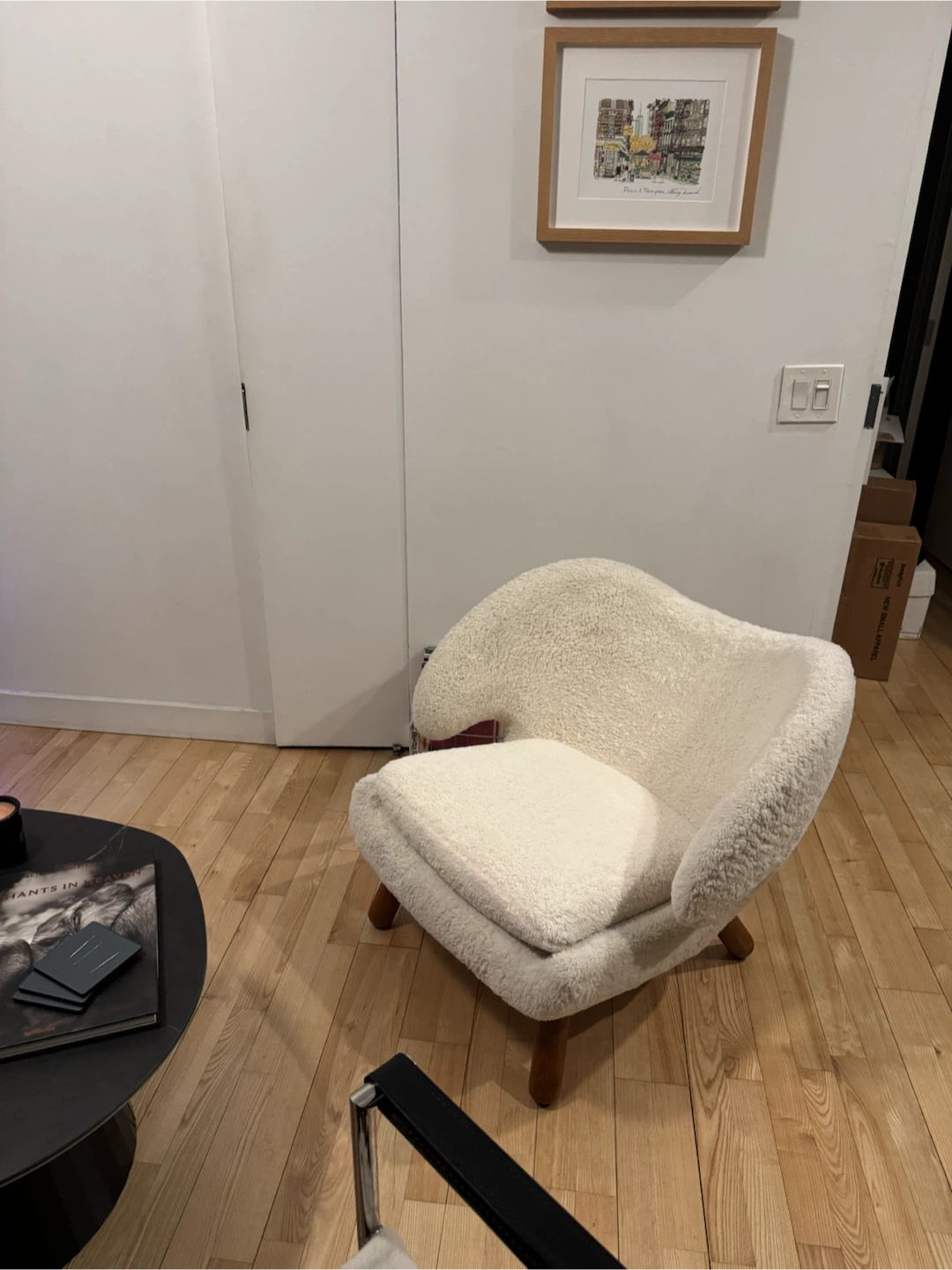 Pelican-Style Chair in Off-White
