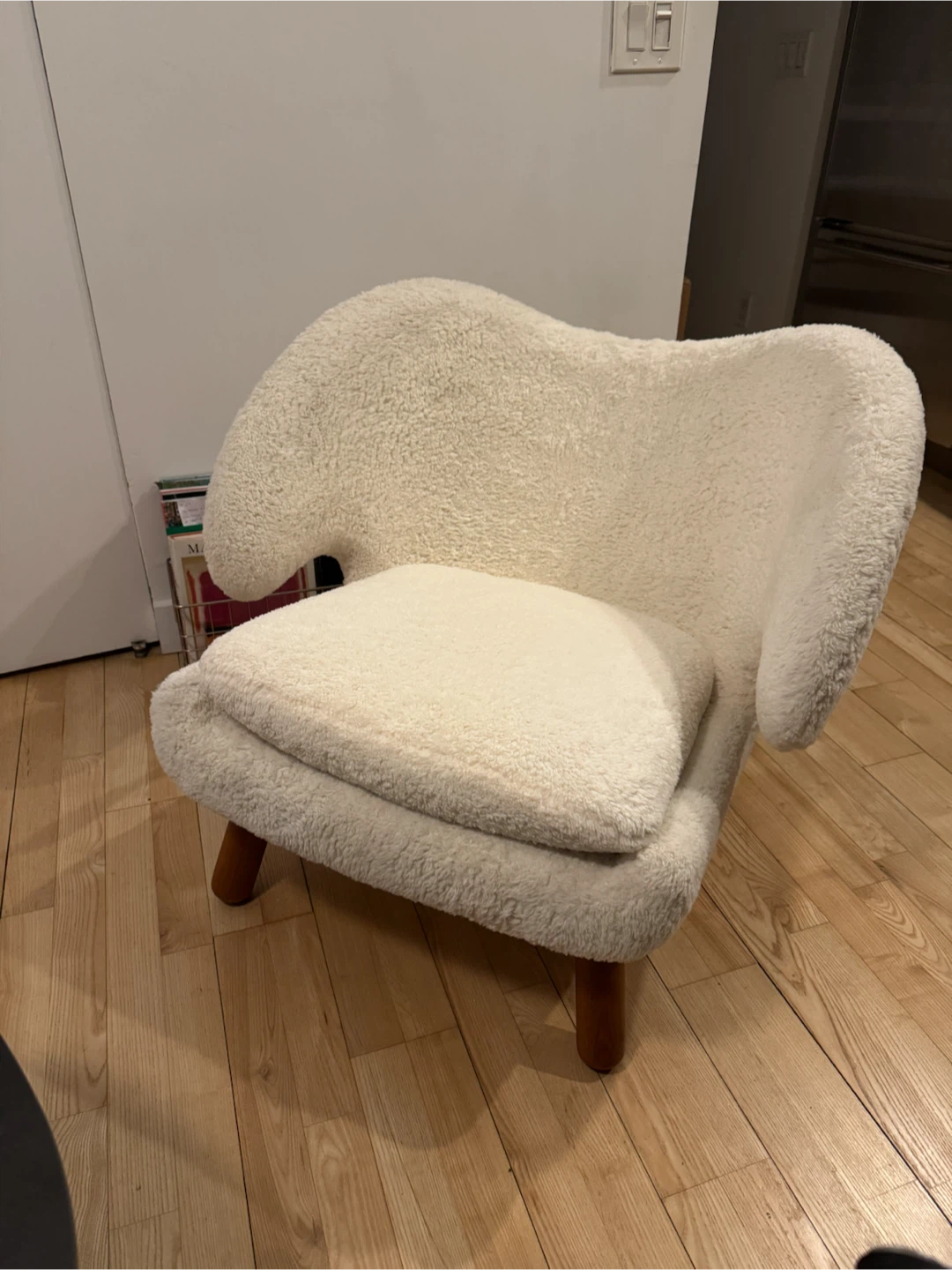 Pelican-Style Chair in Off-White